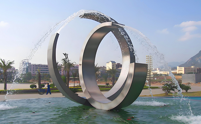 靈動(dòng)水韻，不銹鋼噴泉雕塑的夢(mèng)幻交響