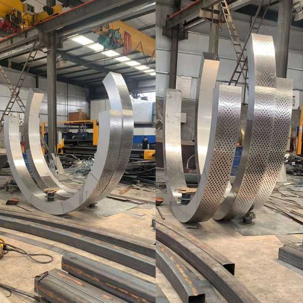 不銹鋼雕塑是因為哪些優點被應用的呢？