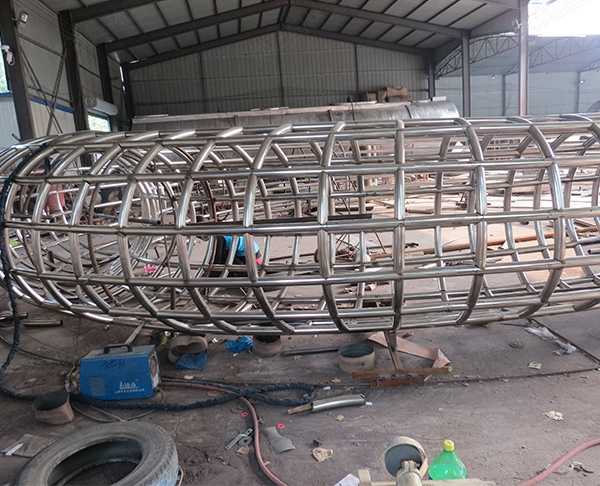 我們和不銹鋼雕塑廠家怎樣進行雕塑的溝通制作呢？